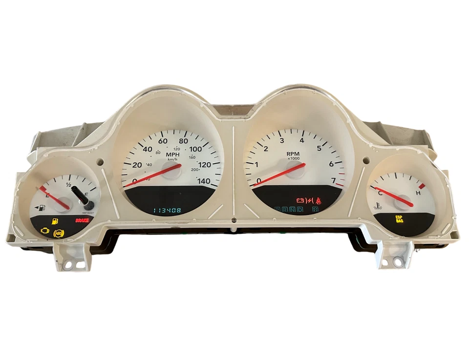 Cuadro de instrumentos velocímetro tablero Dodge Magnum 2006 y cargador 113.408 millas Foto 1 de 3