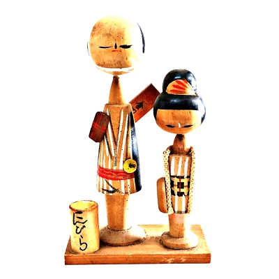 Muñeca japonesa de madera Kokeshi pareja samurai de colección diorama exhibición arte decoración del hogar Foto 1 de 4