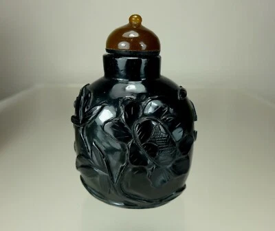BLACK JADE CARVED SNUFF BOTTLE, 19th Century - Image 1 of 4