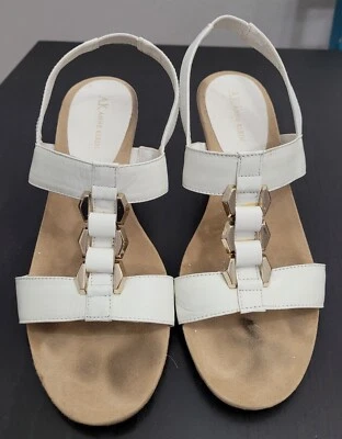 Sandalias de cuña para mujer Anne Klein con tiras color blanco talla 9 M cuero con tira trasera Foto 1 de 4
