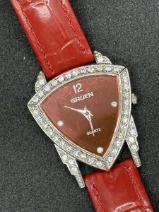 Damen Gruen Uhr kräftiges Dreieck rotes Zifferblatt Zifferblatt Strass Glitzer Leder Y2K - Bild 1 von 7