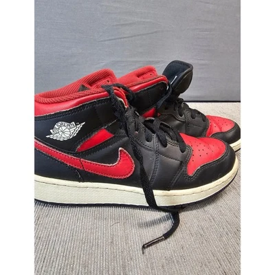 Air Jordan 1 Mid SE Black Red Banned With White Logo Youth Shoes 5.5Y DQ8423 067 - Image 1 of 4