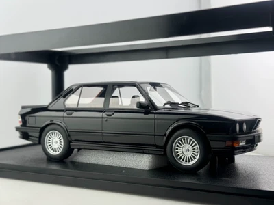 Maxima Models 1:18 Scale Resin Model Car BMW M5 Black New in Box - Image 1 of 4