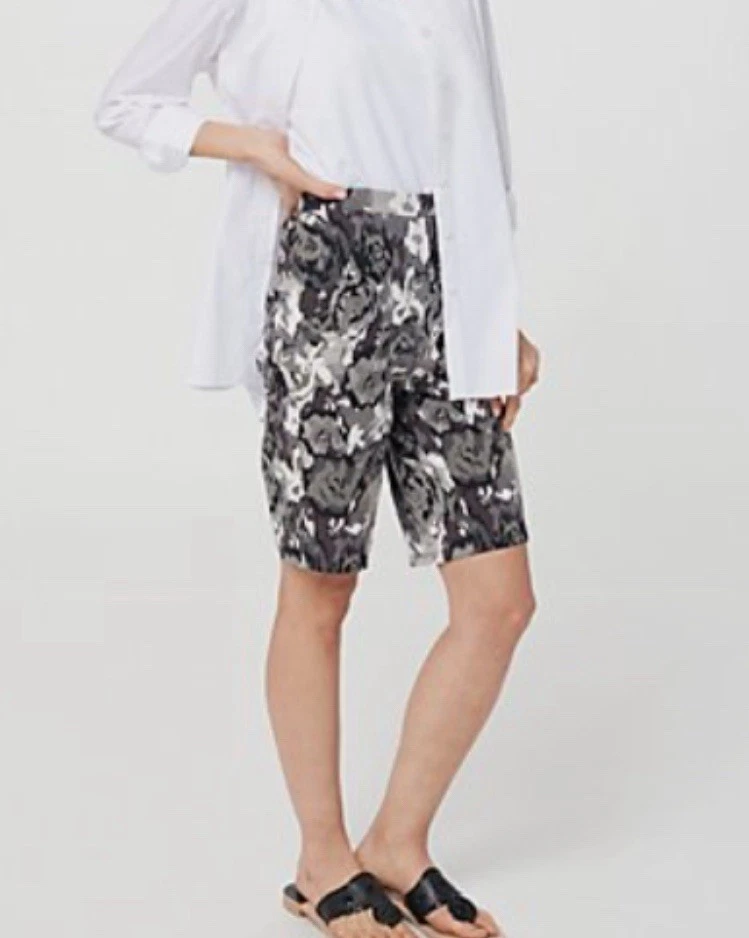 Bermudas Isaac Mizrahi Live Regular Elásticas 24/7 22W Negras Florales A397199 Foto 1 de 4