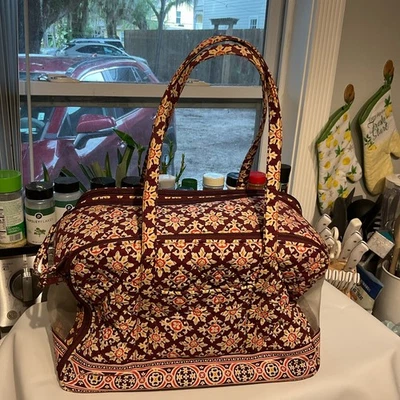 Vera Bradley Portador de Mascotas Medallón Granate Borgoña Perro/Gato Animal 15" x 11" x 9" Foto 1 de 4