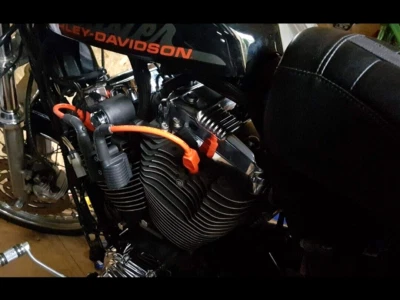 JBSporty ♤ Reubicación de bobina y encendido Harley Sportster con cables TAYLOR naranja de 8 mm Foto 1 de 4