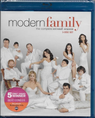 Modern Family Complete Second Season 2011 Blu-Ray 3 Disc Set New Sealed - Image 1 of 2
