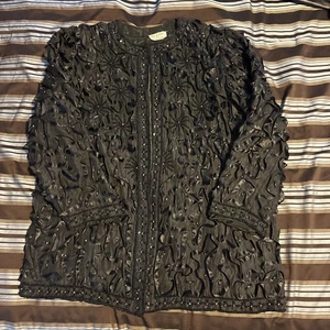 Hellbraune Chho Jacke schwarz Seide Perlen Pailletten vorne offen Langarm siehe Maße - Bild 1 von 24