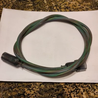 Apple computer branded IEC to IEC extension 240V - Image 1 of 4