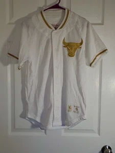 Mens Mitchell And Ness Chicago Bulls Gold Bull Size Small - Picture 1 of 6