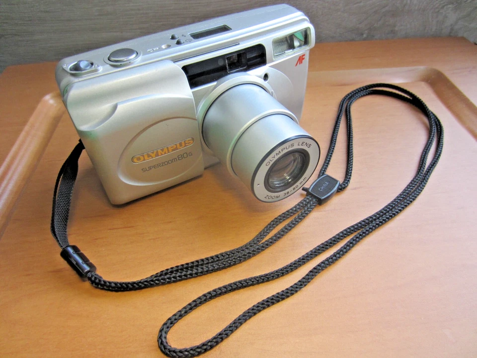 Cámara fotográfica Olympus Superzoom 80G 35 mm apuntar y disparar plateada probada Foto 1 de 4