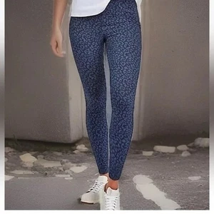 Spanx Jean-ish Slimming Ankle Leggings in Blue Denim Leopard Print size Medium - Picture 1 of 7