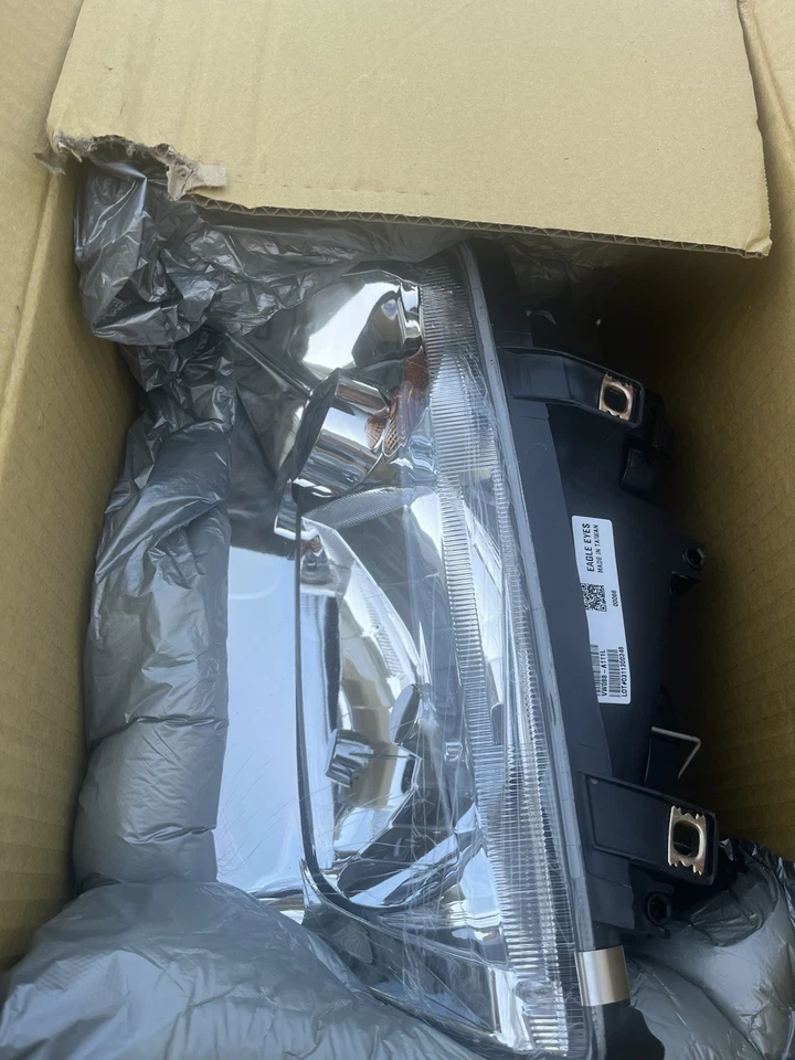 Faros VW Jetta 02-05.  Nuevos conjuntos izquierda y derecha sin faros antiniebla Foto 1 de 3