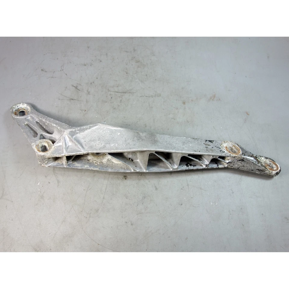 1988-1991 BMW 325ix E30 Transfer Case Cross Member Mounting Bracket OEM - Image 1 of 4