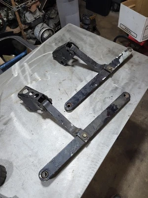 Brazos de control inferiores delanteros chasis Skidoo Formula Plus Mach 1 Prs de colección Foto 1 de 4