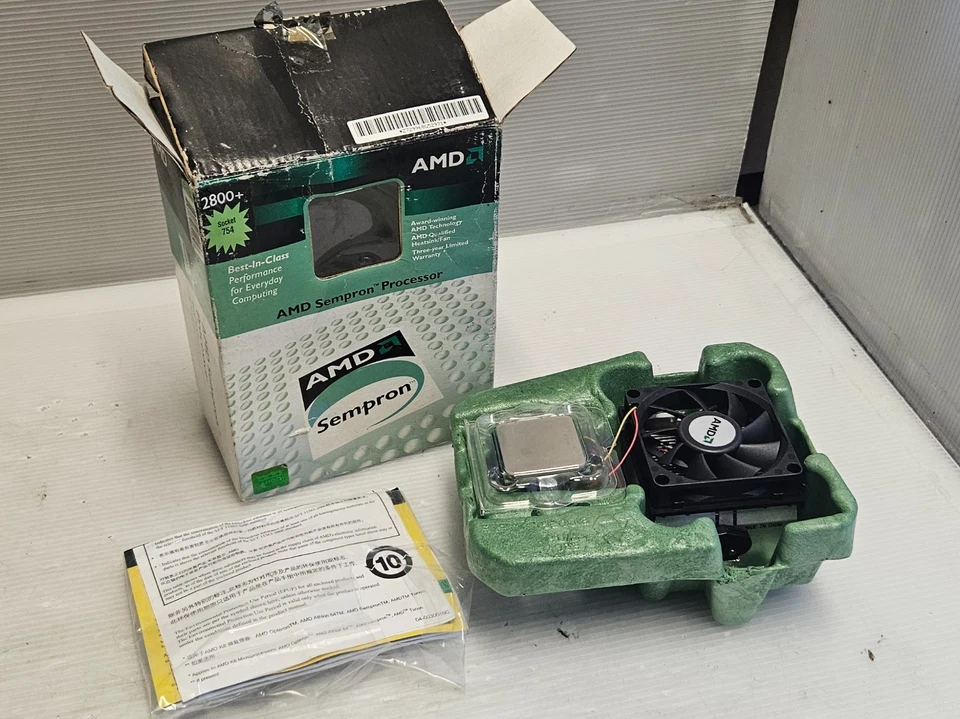 AMD Sempron 2800+, 1.6GHz, SDA2800AI03BX, Socket 754 - With Original Box and FAN - Image 1 of 4