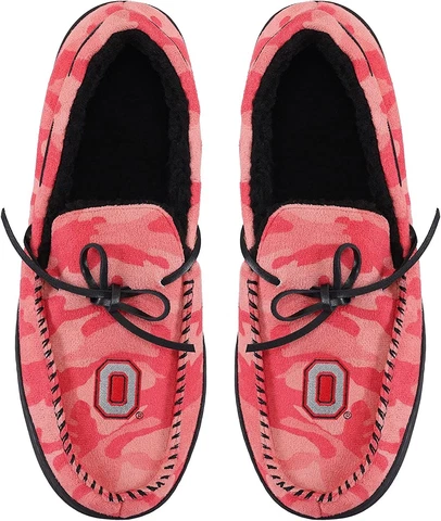 FOCO Mens NCAA College Team Logo Printed Camo Moccasin Slippers-Oklahoma Sooners Cover