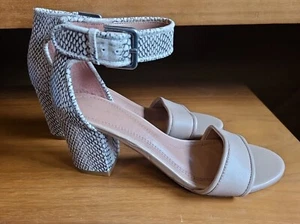 Tahari Block Heel Tan Snake Print Leather Open Toe Sandals Sz 6 Strappy EUC - Picture 1 of 7