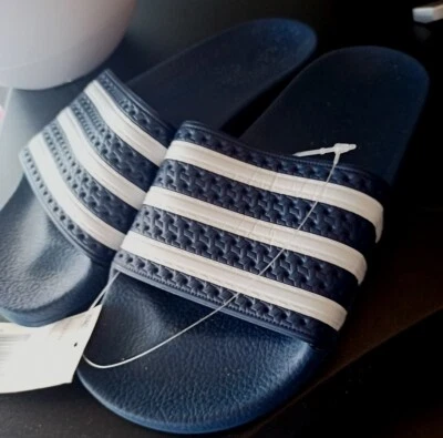 Adidas Originales Adilette Slides Sandalias Niños Talla 4 Niños Niñas Zapatos de Ducha Playa Foto 1 de 4
