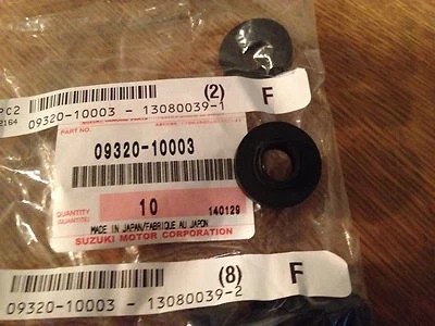 Espaciadores de goma para guardabarros delantero Suzuki 4 OEM TM100 TM125 TM250 TM400 09320-10003  Foto 1 de 4