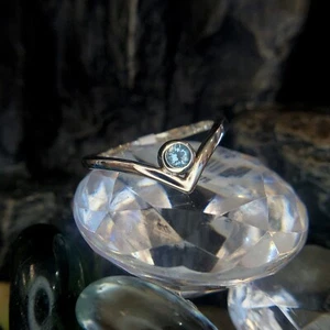 14k akzentuierter Chevron Ring 0,10ct Aquamarin Größe 5,75 - Bild 1 von 9