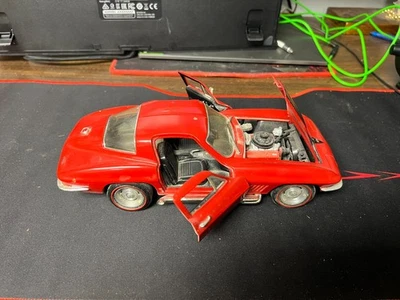Corvette Stingray ERTL rojo American Muscle 1967 escala 1:18 NUEVO Foto 1 de 4