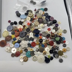 Mixed Lot Vintage Buttons and Thread Various Sizes Colors Styles A - Picture 1 of 9