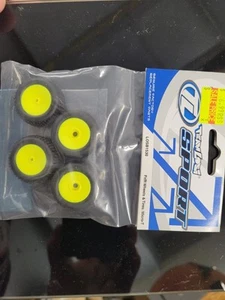 Losi Micro T 1/36 Front & Rear Wheels & Tires ) LOSB 1530 B29 - Picture 1 of 4