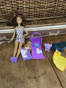Barbie Fashionista Bambola con Bimbo e accessori - Foto 1 di 8