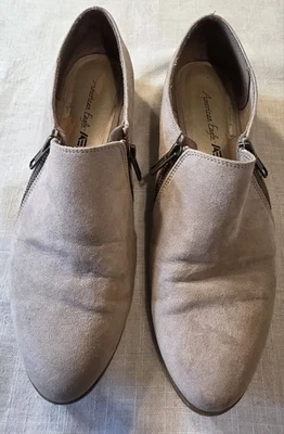 Botines American Eagle Dara imitación gamuza talla 9 doble cremallera lateral tostado Foto 1 de 4