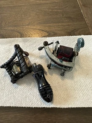 LOTE DE 2 MÁQUINAS DE TATUAJE necesitan reparación, sin probar Foto 1 de 4