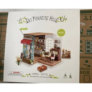 Simon's Coffee fai da te 3D miniatura casa model kit DG109 Rolife Robotime sigillato nuovo - Foto 1 di 4