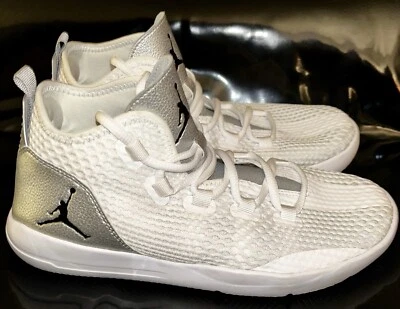 Talla 6.5 - Jordan Reveal Metálico Plateado Foto 1 de 4
