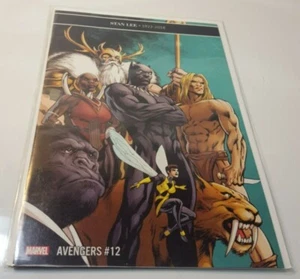 Avengers #12 casi nuevo+ Blade se une al equipo Aaron McGuiness 2019 Marvel Comic - Imagen 1 de 8