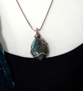 Artisan crafted 1 ½" sterling wrapped Labradorite pendant on 18” silverplated sn - Picture 1 of 9