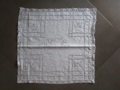 Ancien centre de table/napperon brodé 45 cm x 45 cm - Photo 1/3