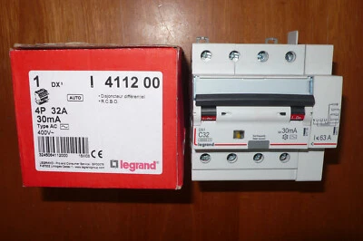 DISJONCTEUR DIFFERENTIEL 4POLES 32A 30mA AC 32AMPERE LEGRAND 411200 SORTIE AUTO. - Photo 1/4