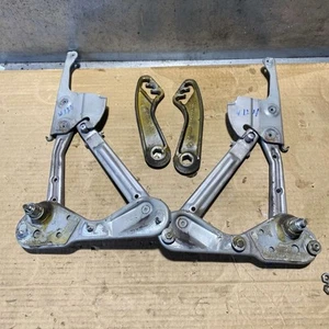 Mercedes-Benz W124 Front Hood Hinge Set 1298870174 Silver - Picture 1 of 11