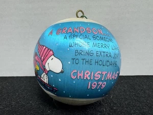 Bola de satén vintage Peanuts Snoopy Woodstock 1979 adorno de Navidad - Imagen 1 de 7