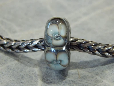 Cuenta de flor de piedra Trollbeads TGLBE-10159 retirada 2018 rara museo (una) ¡NUEVA! Foto 1 de 4
