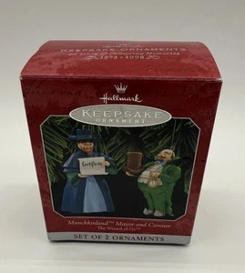 Vtg 1997 Wizard of Oz Hallmark Keepsake Ornament Munchkinland Mayor & Coroner - Picture 1 of 5
