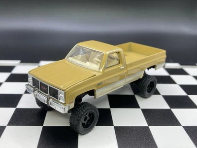 1986 GMC Sierra K2500 Lifted 4x4 Truck 1/64 Diecast Custom Greenlight Pickup K10 - Image 1 of 4