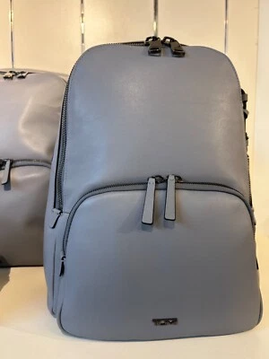 NUEVA Mochila para Laptop Tumi Voyageur HANNAH 14.25” CUERO - GRIS PERLA Foto 1 de 4