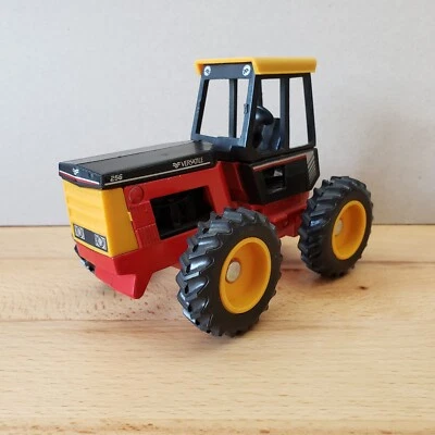 Scale Models Versatile 256 4WD Articulating Tractor 1:32 - Image 1 of 4