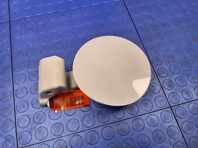 Оригинальная белая газовая заслонка двери топливного бака 10-13 Kia Forte Koup UD 695101M200 - Изображение 1 из 4