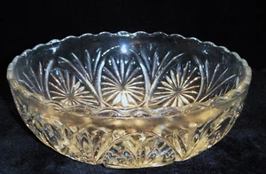 Vintage ANCHOR HOCKING Medallion Clear 8" Salad/Fruit/Dessert/Chip Serving Bowl - Picture 1 of 6