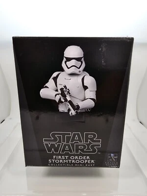 Star Wars FIRST ORDER STORMTROOPER MINI BUST by Gentle Giant 724/3700 - Image 1 of 4