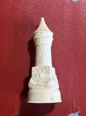 Pieza de ajedrez torre vintage blanca renacentista (una) repuesto E.S. Lowe Foto 1 de 4
