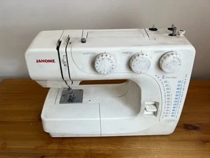 Tested and working Janome J-1024 sewing machine lightweight with cable and pedal - Picture 1 of 6