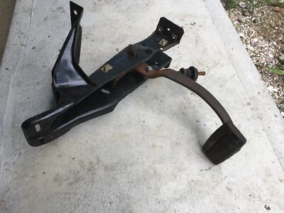 Ford Custom 300 Tudor 1959, hangar de pedal de freno Fairlane, montaje Foto 1 de 4